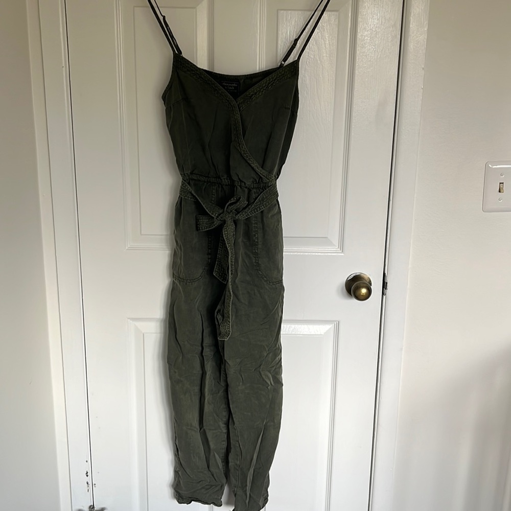 Abercrombie jumpsuit size small